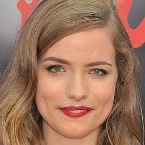 Willa Fitzgerald : Dating History & Exes